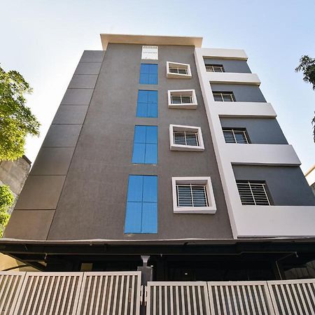 Oyo Townhouse 498 Hotel Western Nagpur Buitenkant foto