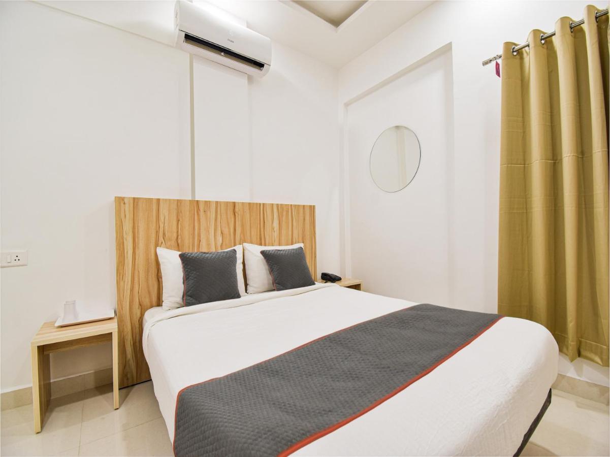 Oyo Townhouse 498 Hotel Western Nagpur Buitenkant foto