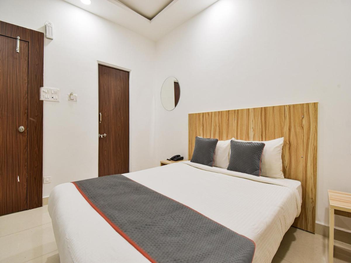Oyo Townhouse 498 Hotel Western Nagpur Buitenkant foto