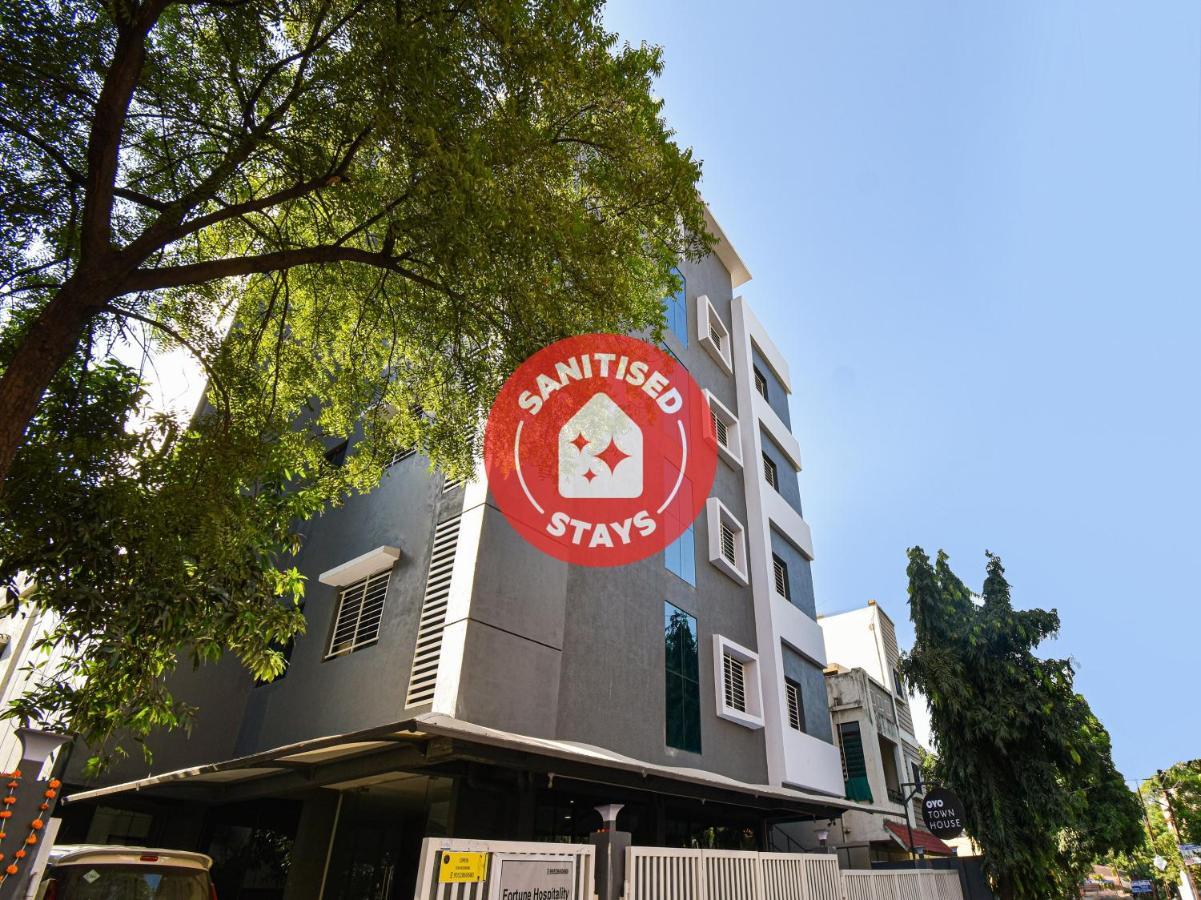 Oyo Townhouse 498 Hotel Western Nagpur Buitenkant foto