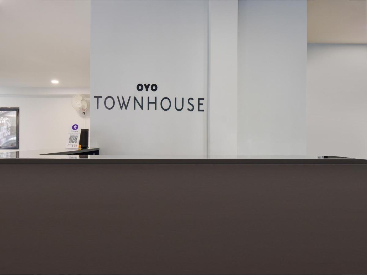 Oyo Townhouse 498 Hotel Western Nagpur Buitenkant foto
