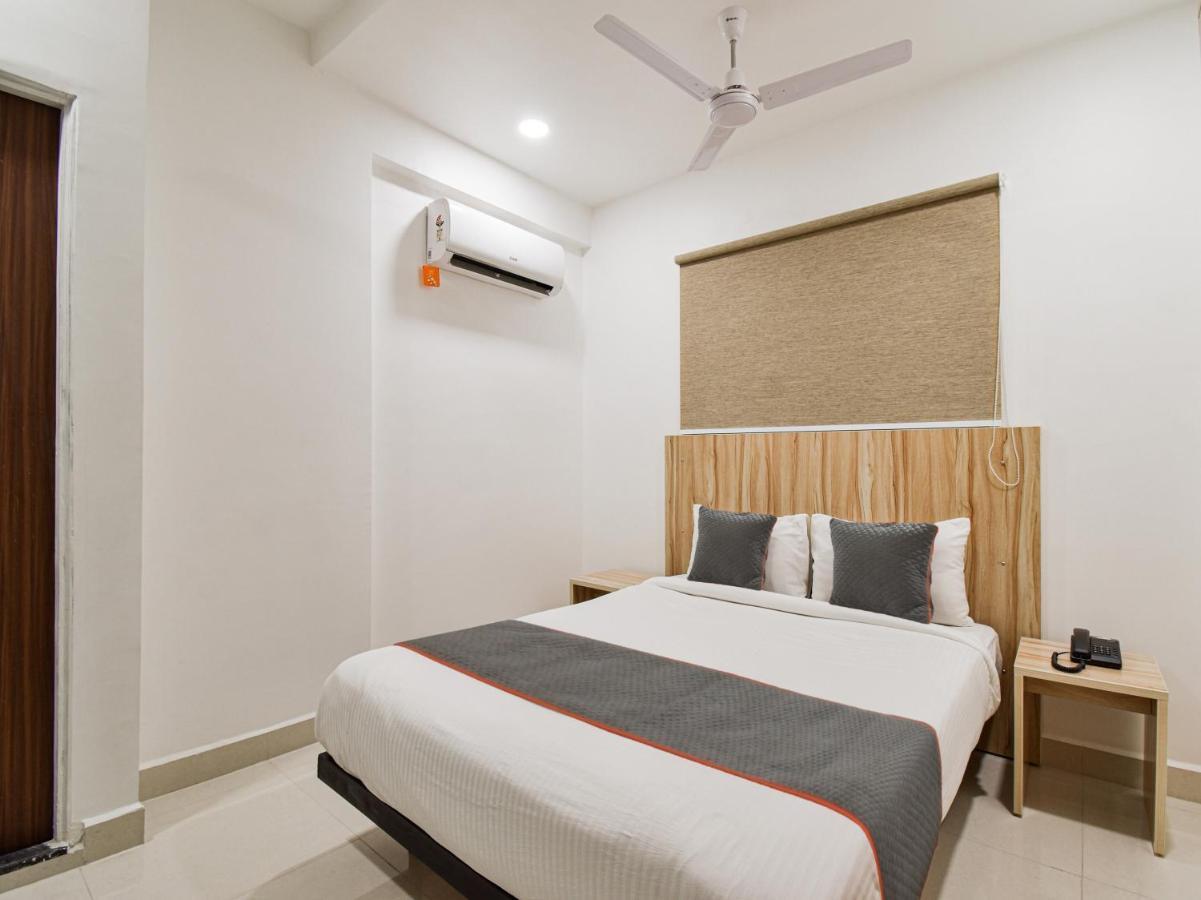Oyo Townhouse 498 Hotel Western Nagpur Buitenkant foto